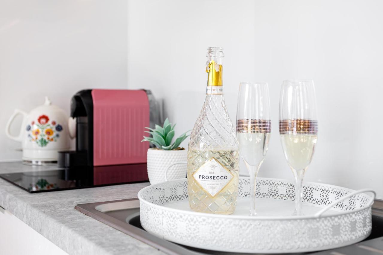 Apartament "Anna" - Kwartal Rozy Wiatrow, 15 Min Spacerem Od Plazy Świnoujście Exteriör bild